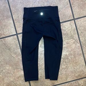 High-Rise Crop 17" Lulu leggings size 4